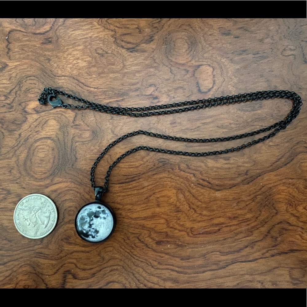 Moon pendant necklace